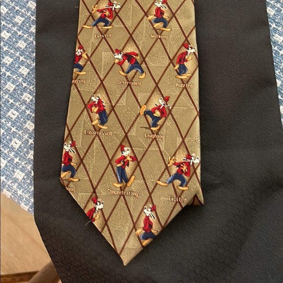 Disneys Goofy Silk Tie - Picture 1 of 10